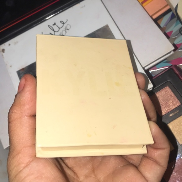 Kylie - Picture 3 of 6